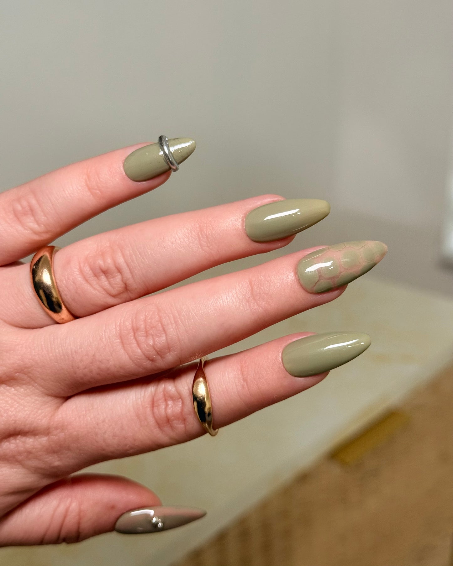 Olive Aura