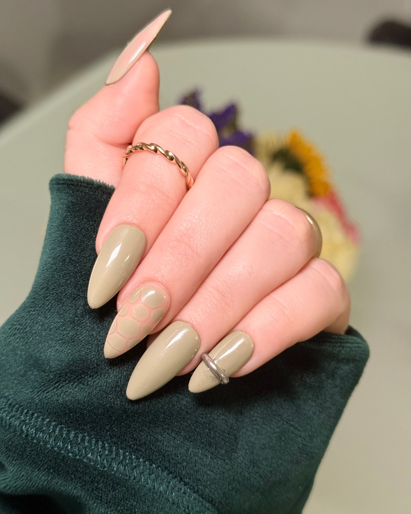 Olive Aura